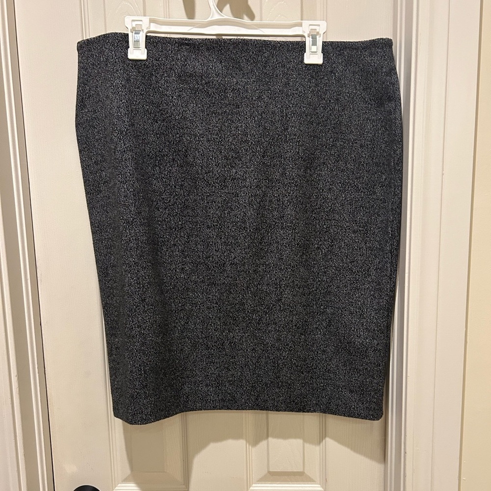 Ann Taylor factory black and white tweed pull on pencil skirt XL